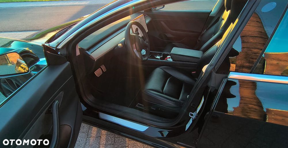 Tesla Model 3 - 5