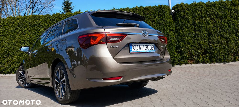 Toyota Avensis 1.8 Premium - 4