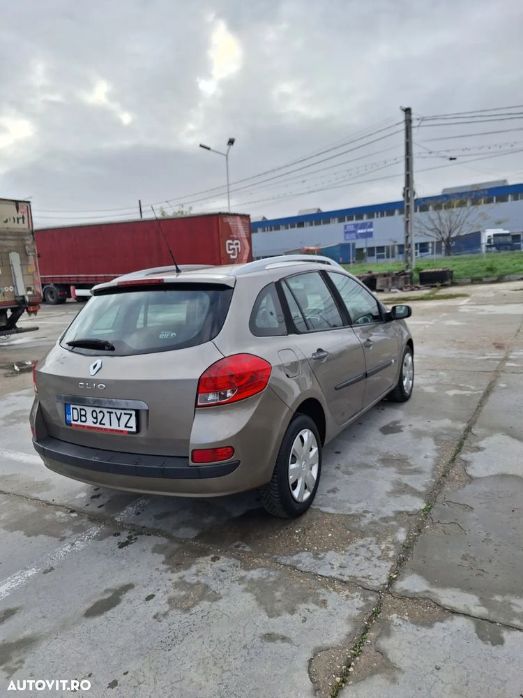 Renault Clio 1.2 16V Grandtour Authentique - 8