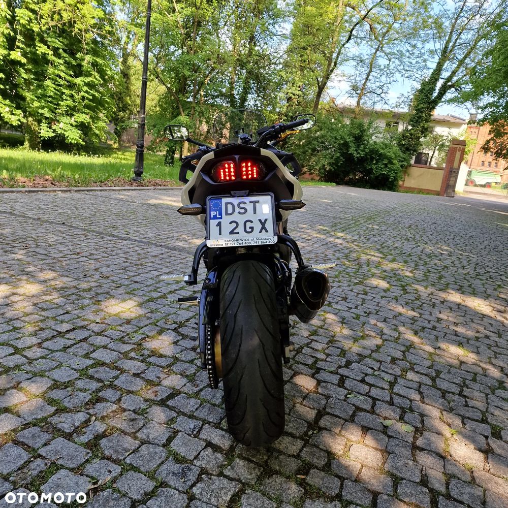 Yamaha FZ8 - 10