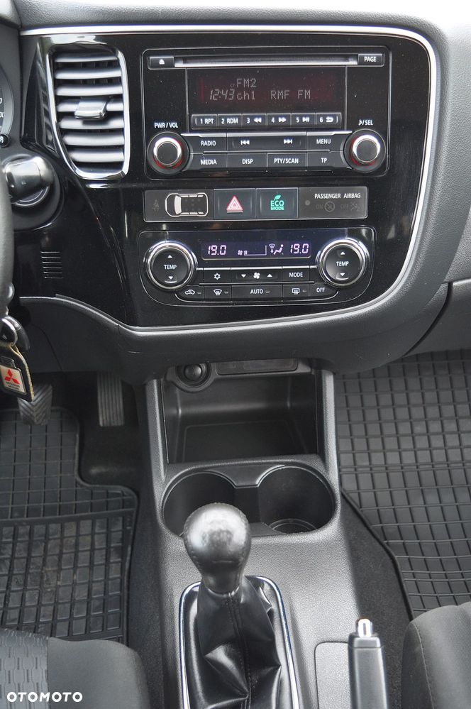 Mitsubishi Outlander 2.0 2WD SUV-Star - 28