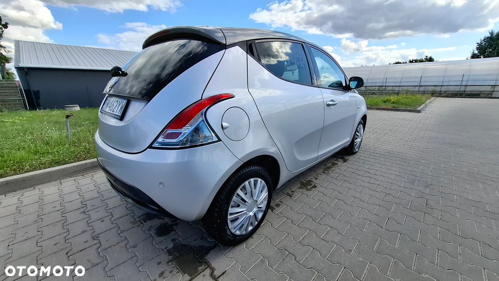 Lancia Ypsilon 0.9 Platinum S&S - 6