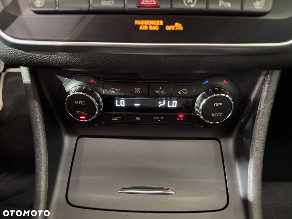 Mercedes-Benz GLA - 26