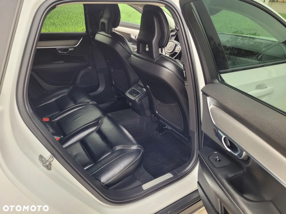 Volvo V90 Cross Country - 12