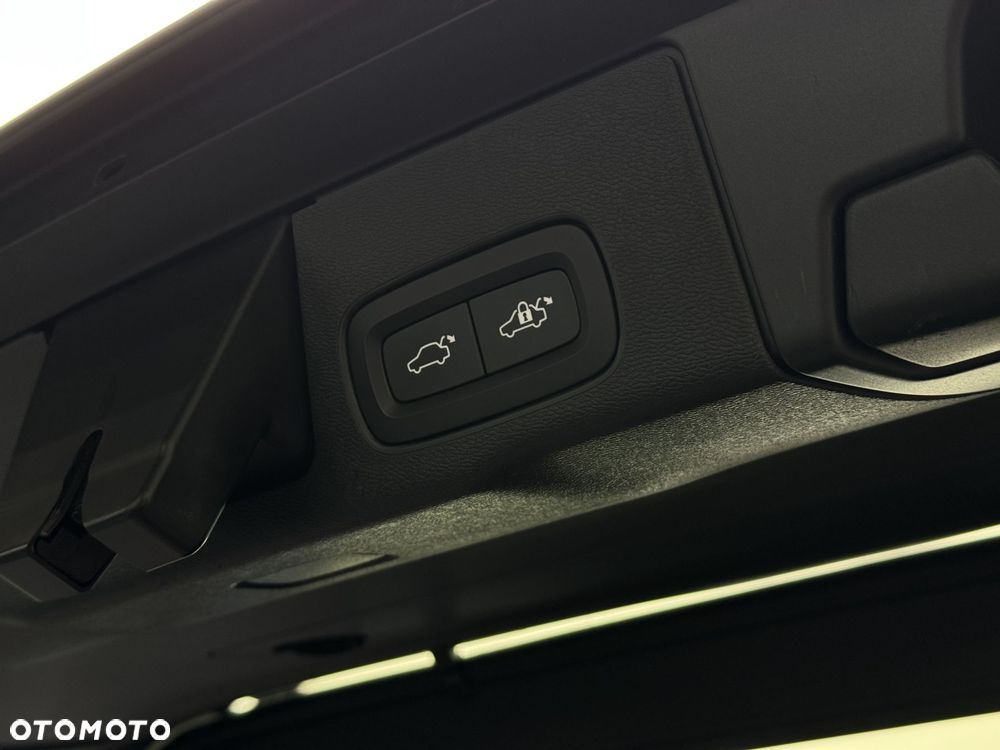 Volvo XC 60 B4 B Momentum Pro - 21