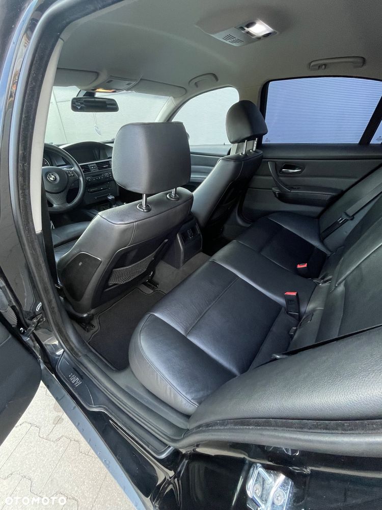 BMW Seria 3 330i - 8