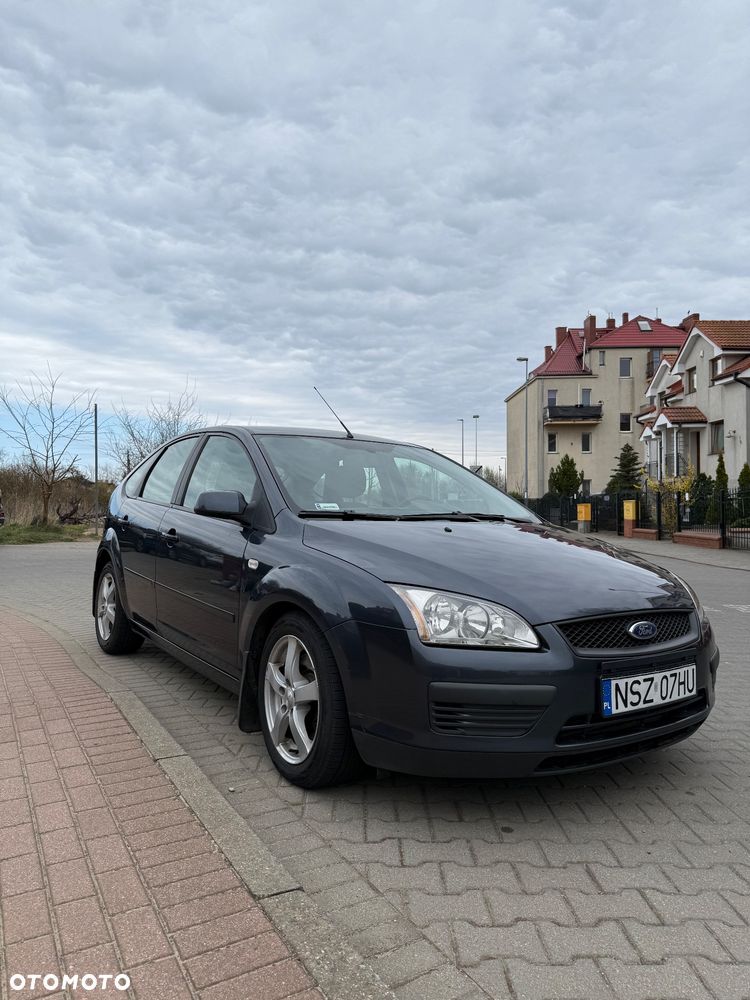 Ford Focus ver-1-8-tdci-ambiente - 2