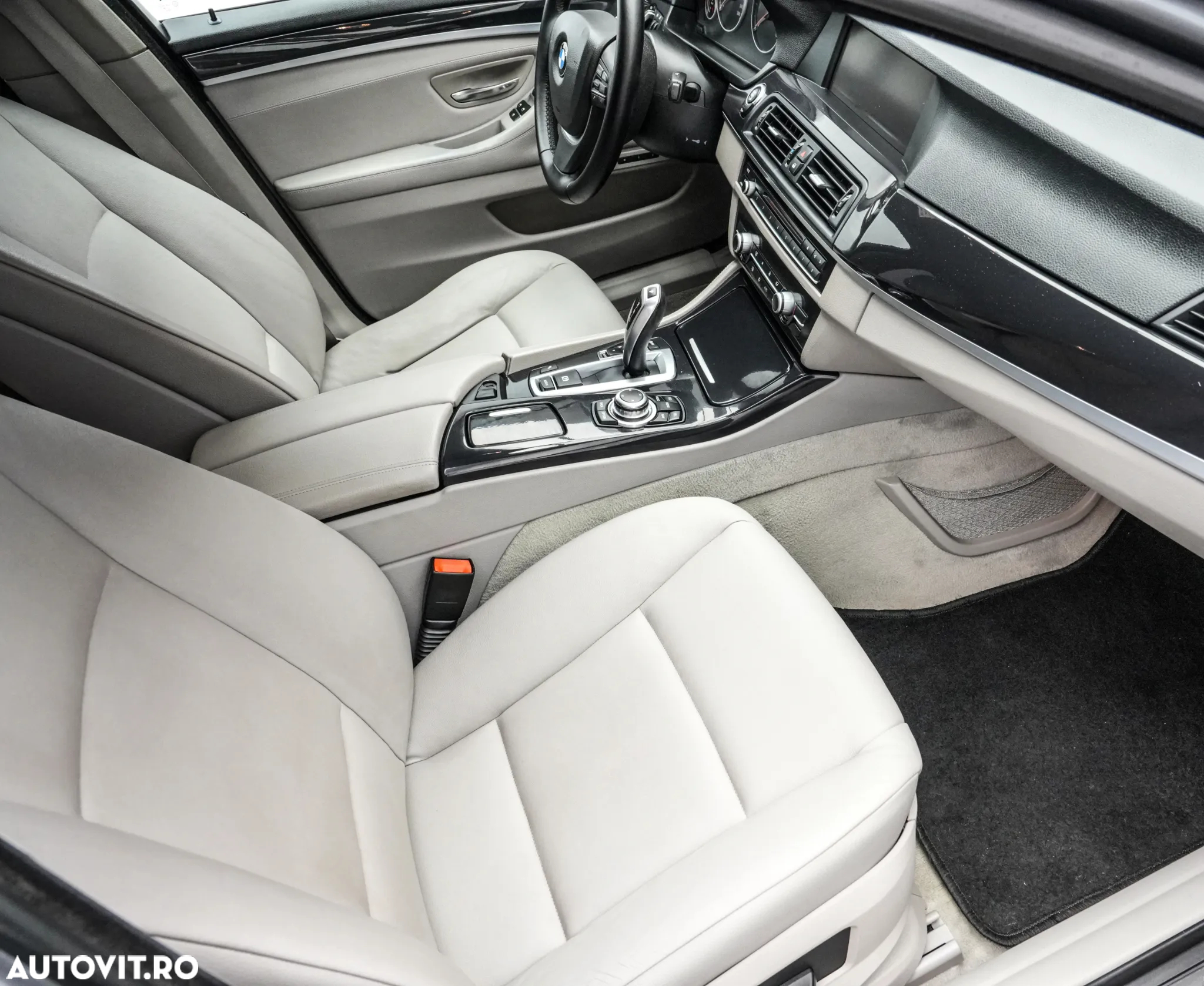 BMW Seria 5 525d xDrive - 12