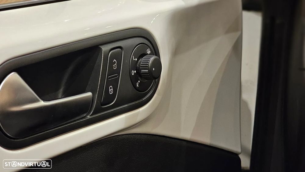 VW New Beetle 1.6 TDi Design - 23