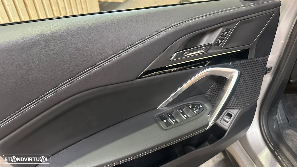 BMW iX1 eDrive20 Pack Desportivo M - 14