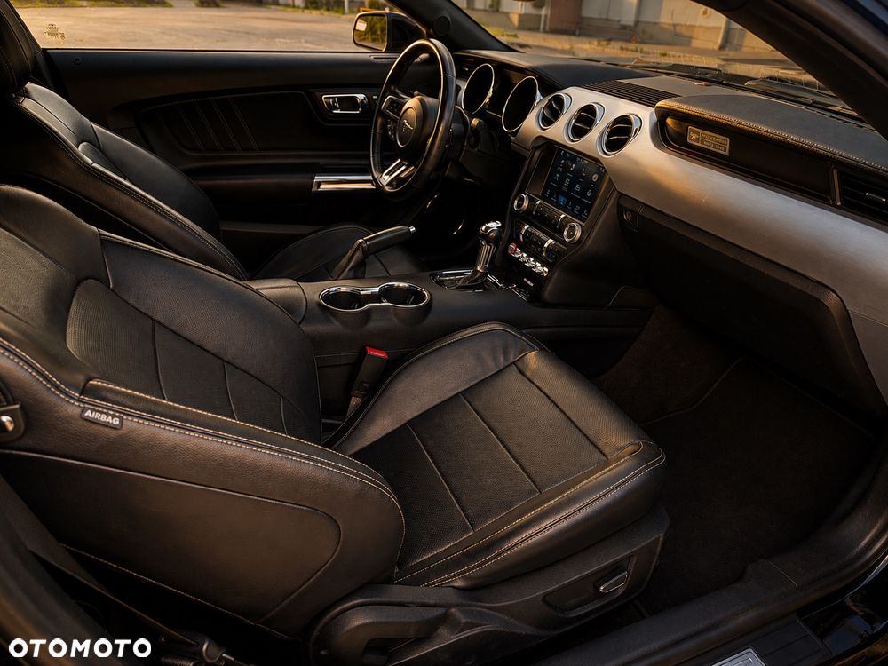 Ford Mustang - 8
