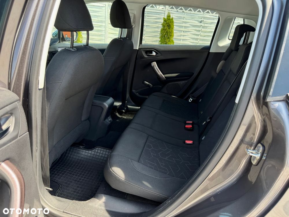 Peugeot 2008 1.2 Pure Tech Style S&S - 17
