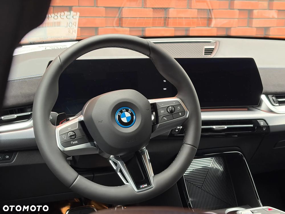 BMW iX2 eDrive20 66.5kWh M Sport - 17