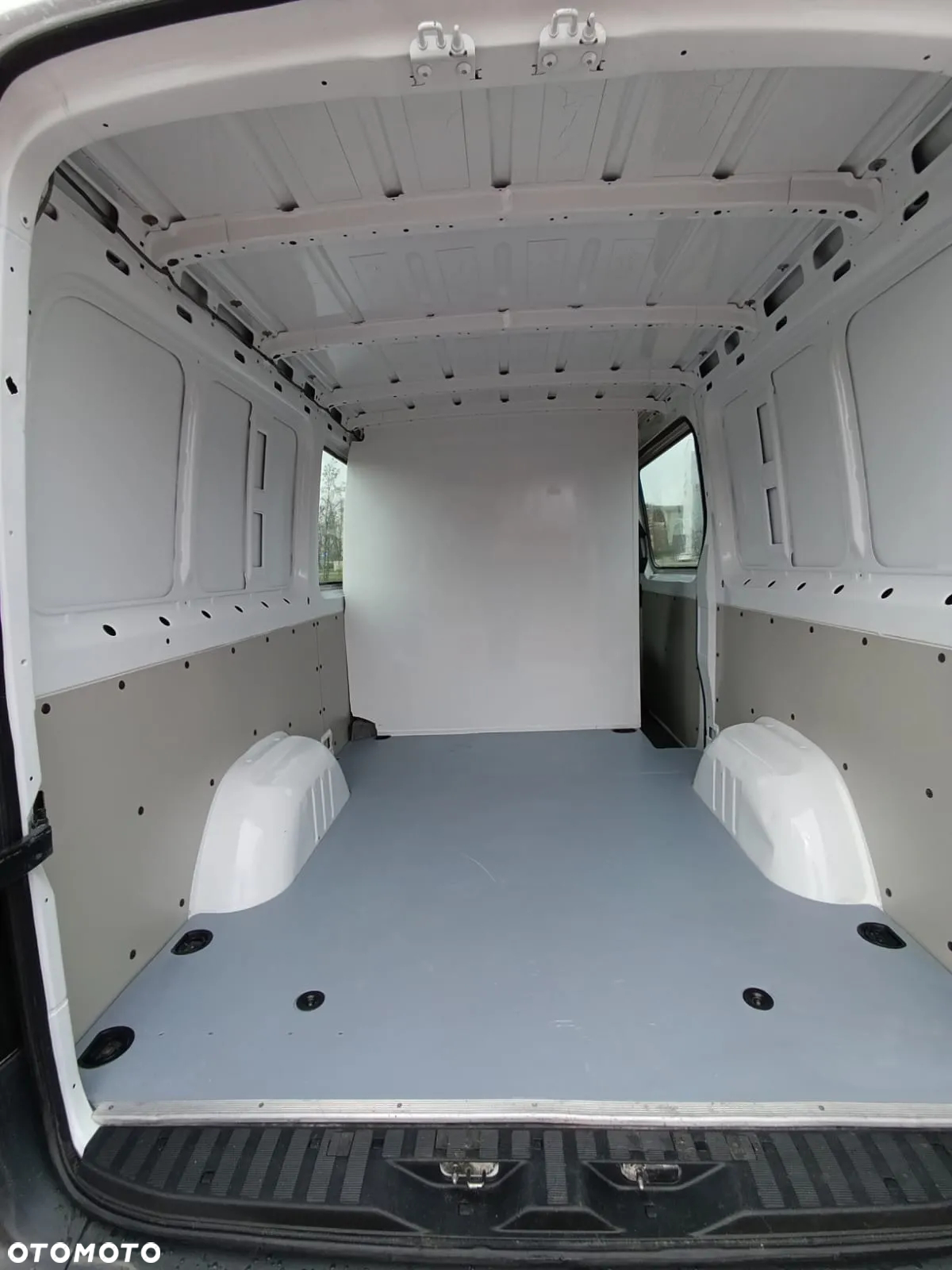 Mercedes-Benz Sprinter - 19