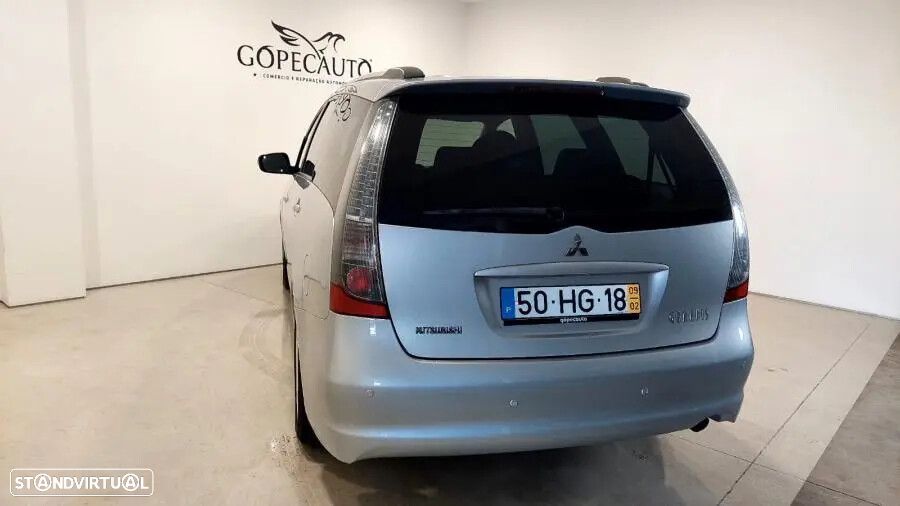 Mitsubishi Grandis - 8