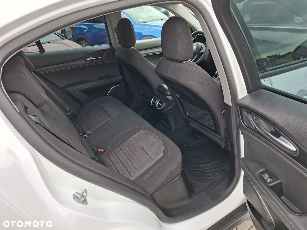 Alfa Romeo Stelvio - 21
