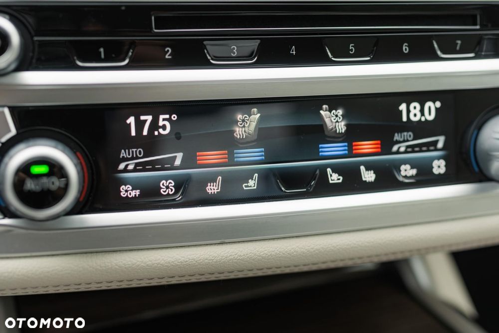 BMW Seria 7 730Ld xDrive mHEV - 24