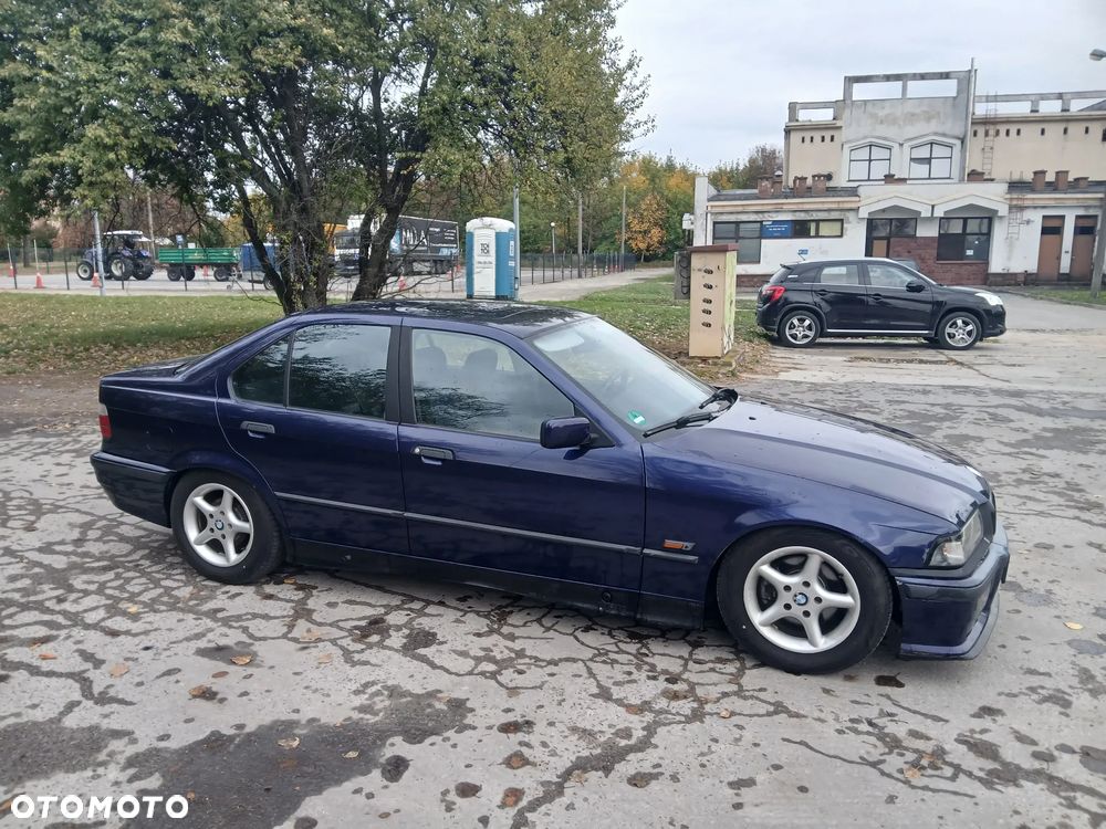 BMW Seria 3 316i - 24
