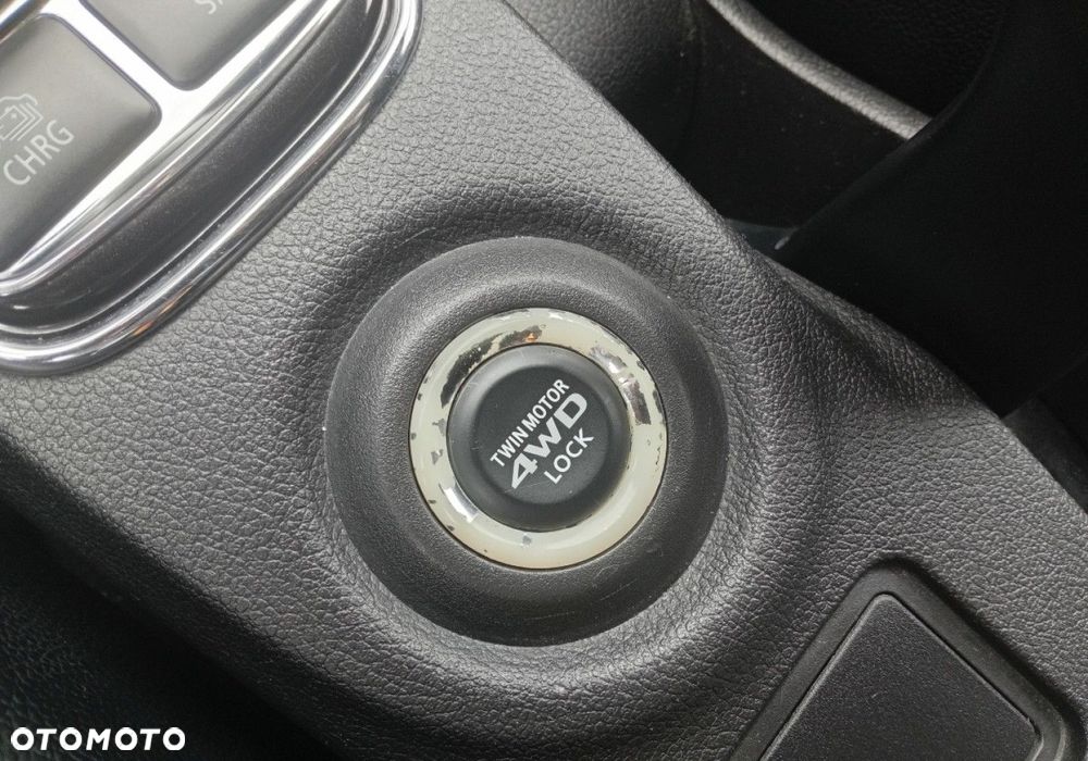 Mitsubishi Outlander - 32