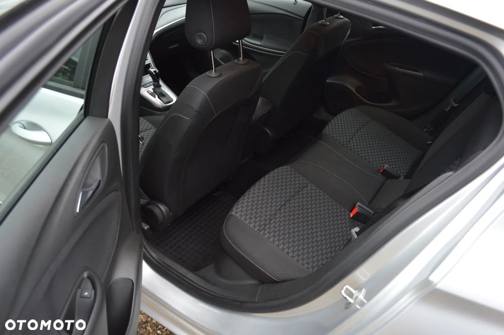 Opel Astra 1.4 T Enjoy S&S - 10