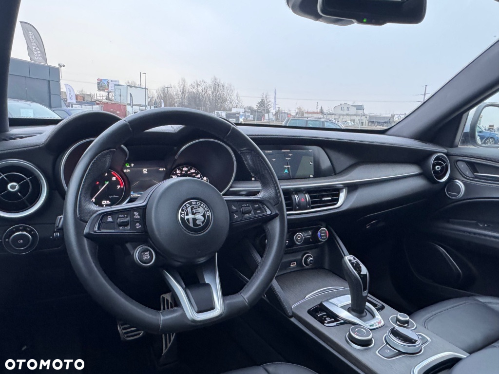 Alfa Romeo Stelvio 2.0 Turbo 16V AT8-Q4 Ti - 11