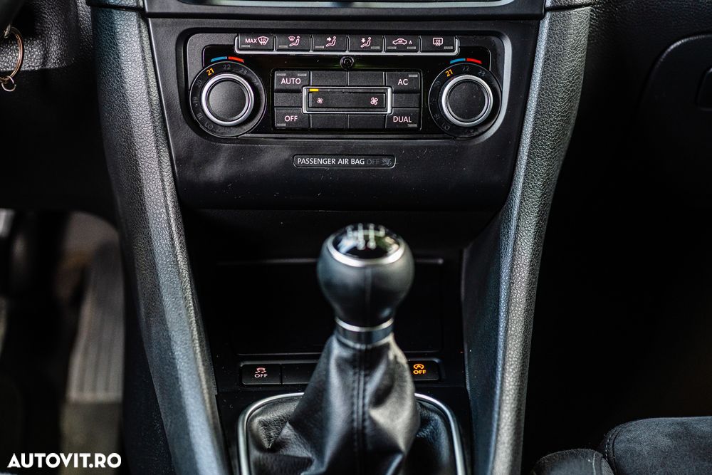 Volkswagen Golf 1.6 TDI DPF BlueMotion - 29