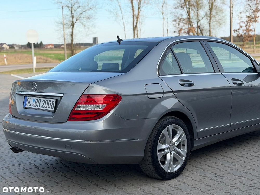 Mercedes-Benz Klasa C 180 CGI BlueEFFICIENCY Avantgarde - 26