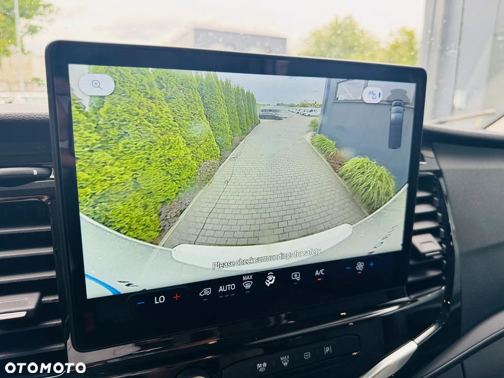 Ford Sunliving S75 SL - 26