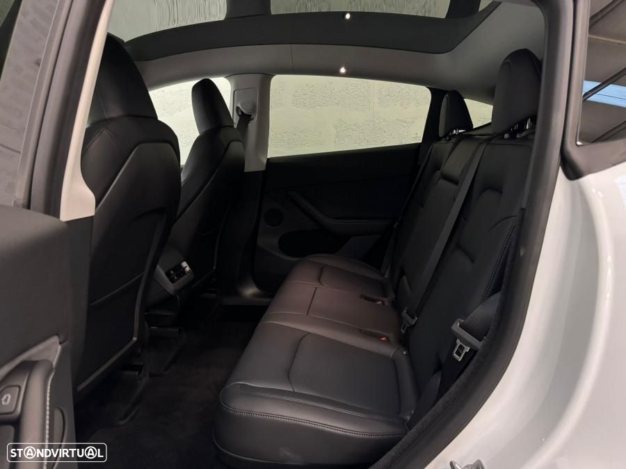 Tesla Model Y Long Range Dual Motor AWD - 41