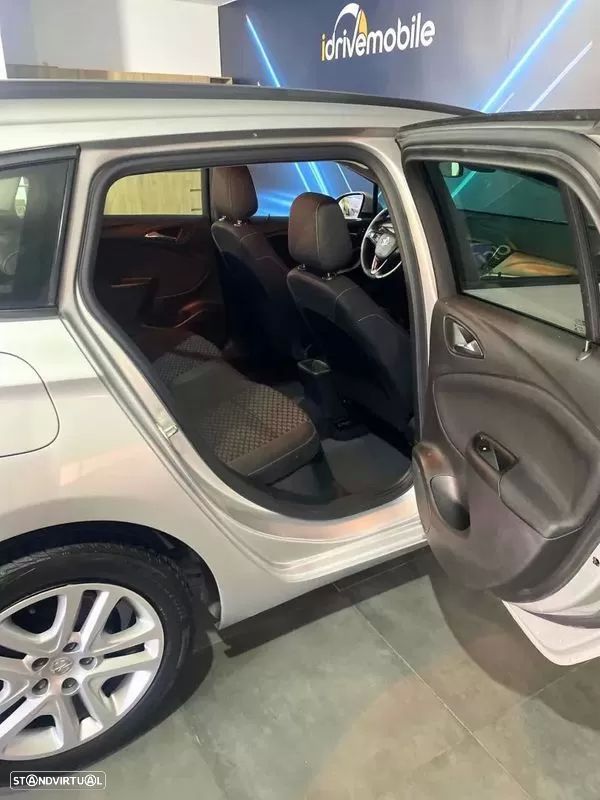 Opel Astra Sports Tourer - 8