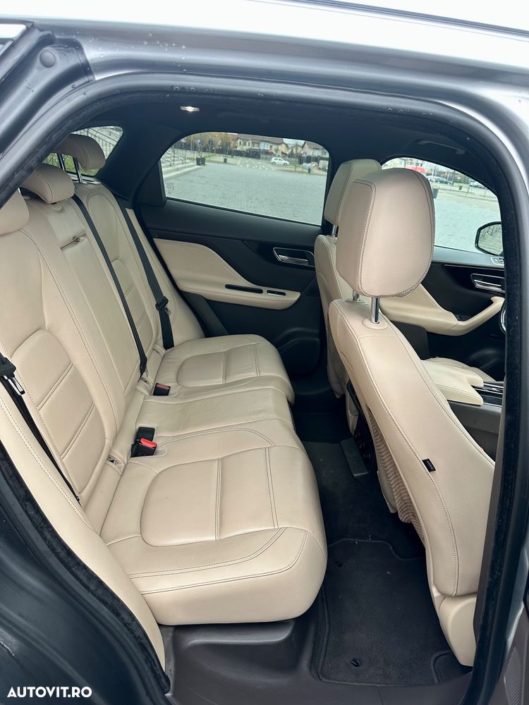 Jaguar F-Pace - 8