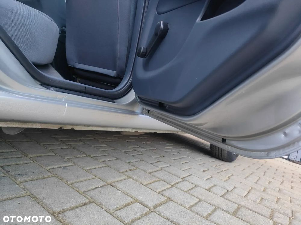 Nissan Almera 1.5 visia - 30