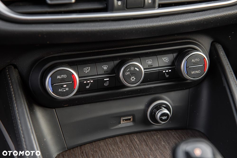 Alfa Romeo Stelvio 2.0 Turbo 16V AT8-Q4 Executive - 31