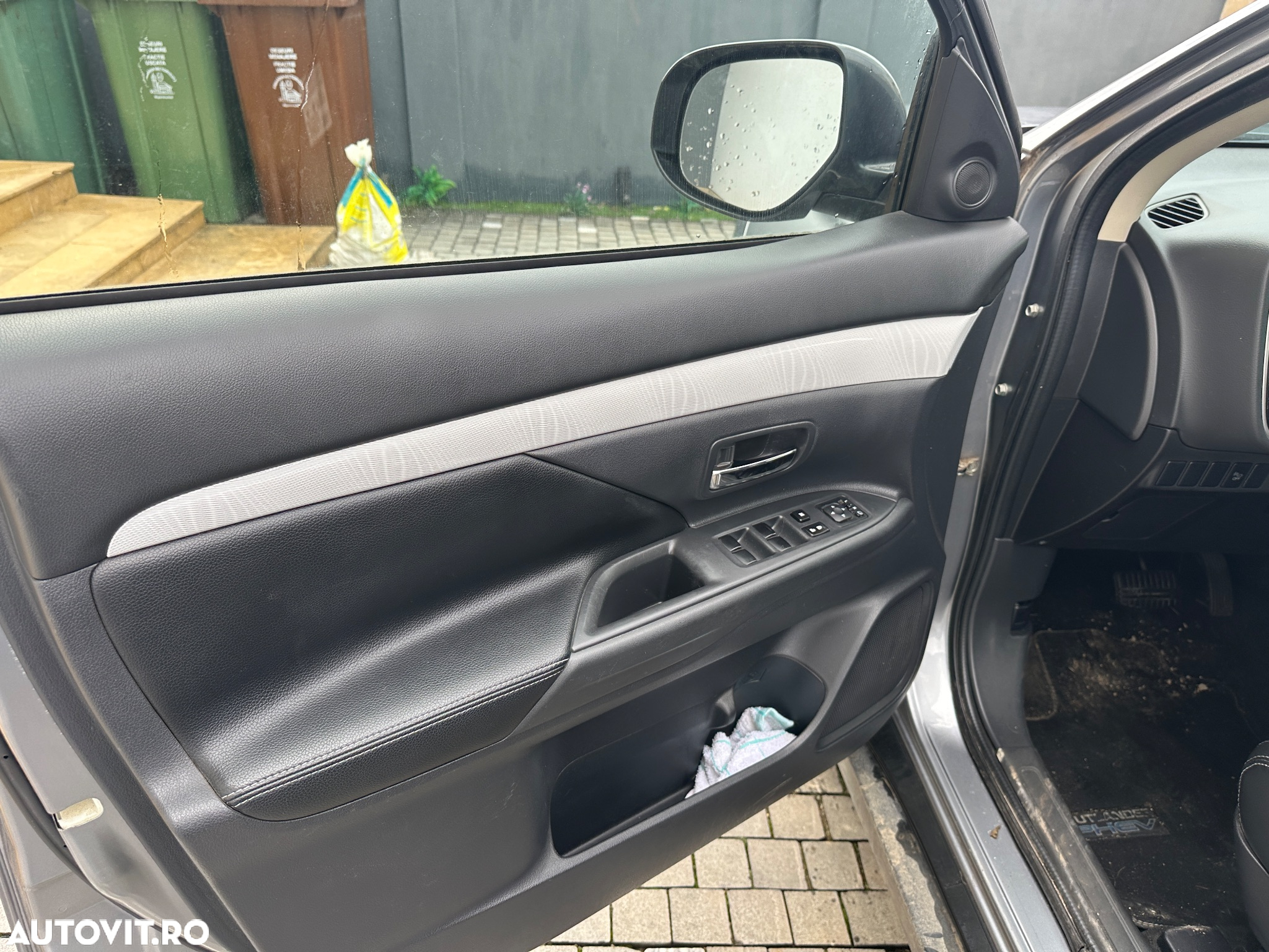 Mitsubishi Outlander 2.0 4WD Plug-In Hybrid Plus - 5