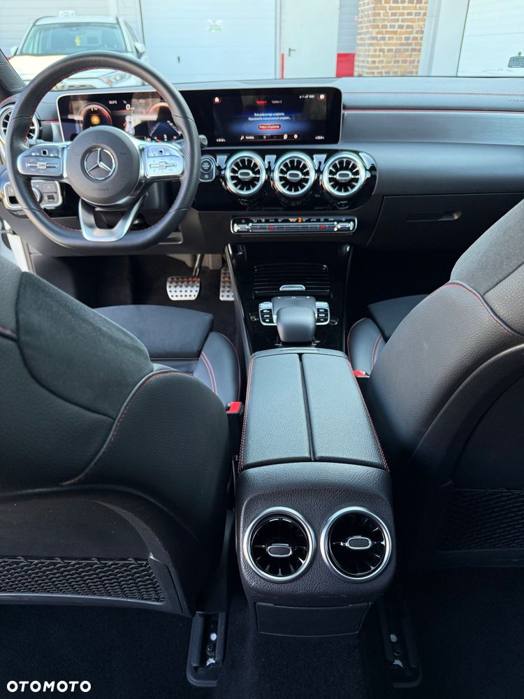 Mercedes-Benz CLA 200 AMG Line 7G-DCT - 7