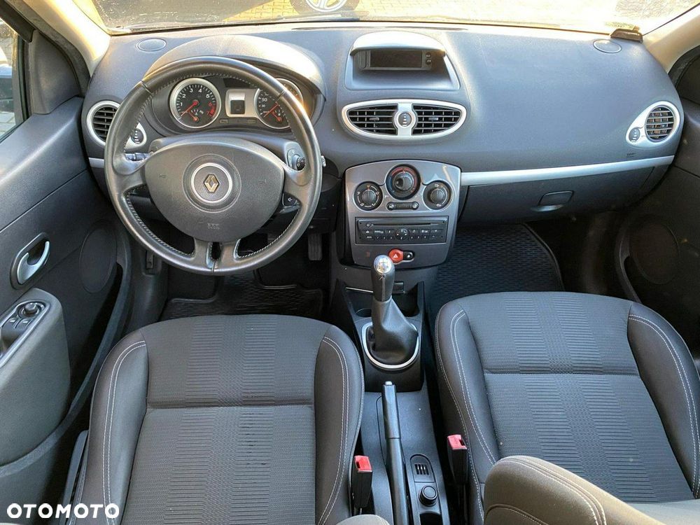 Renault Clio - 10