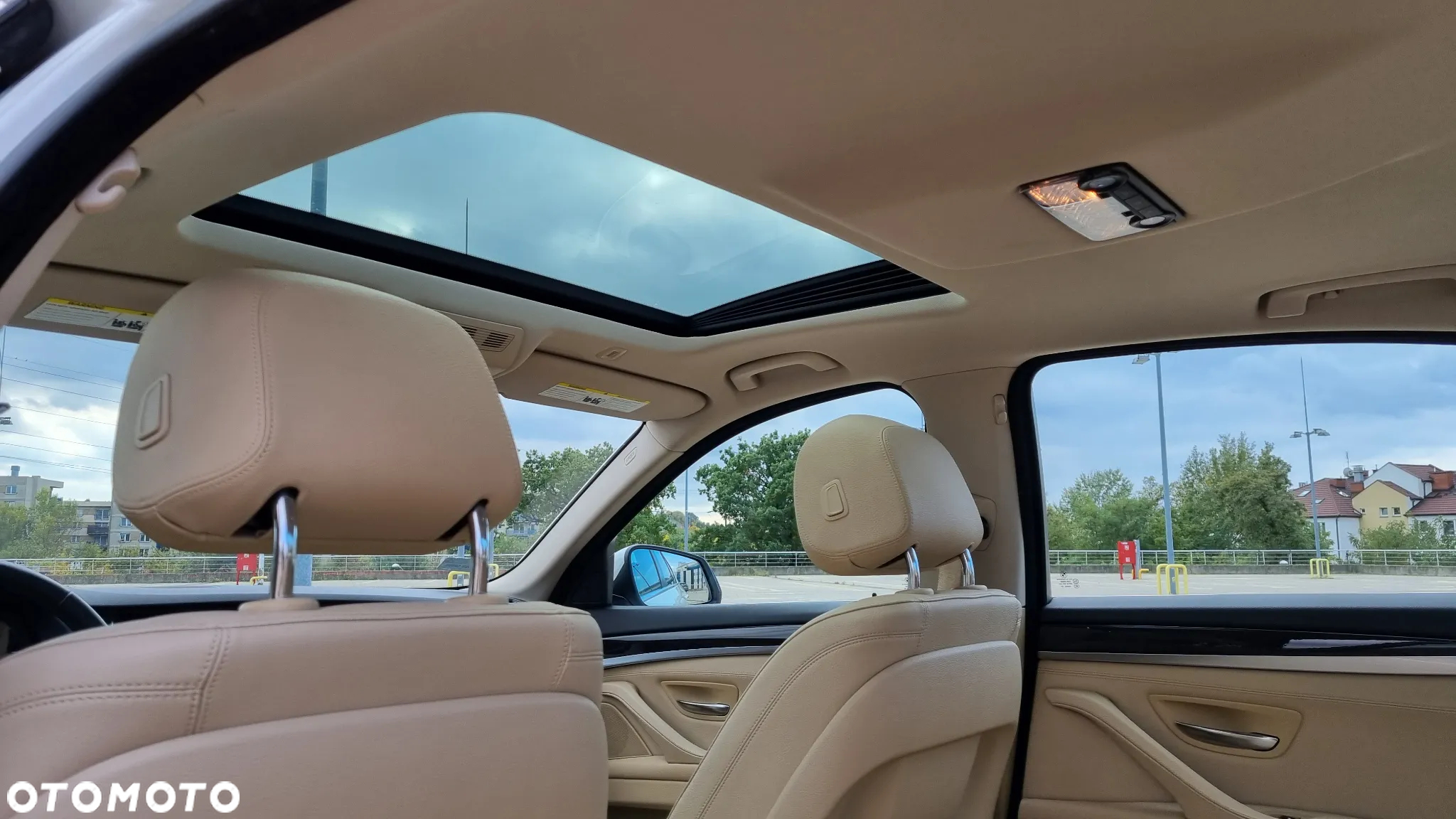 BMW Seria 5 528i - 32