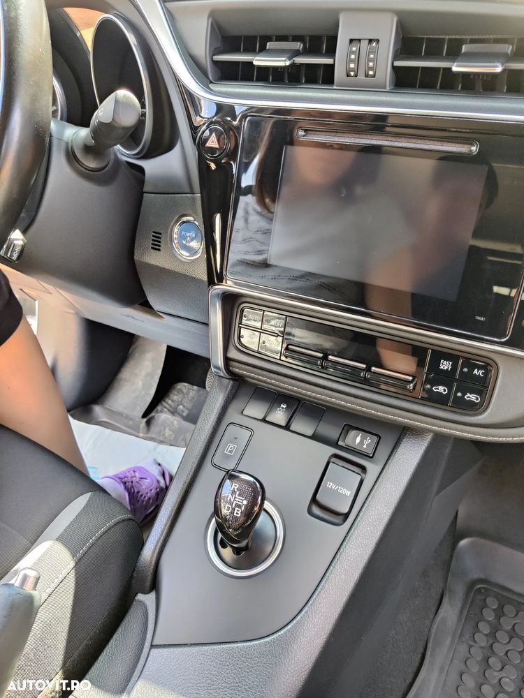 Toyota Auris 1.8 L VVT-i Sol+ - 6