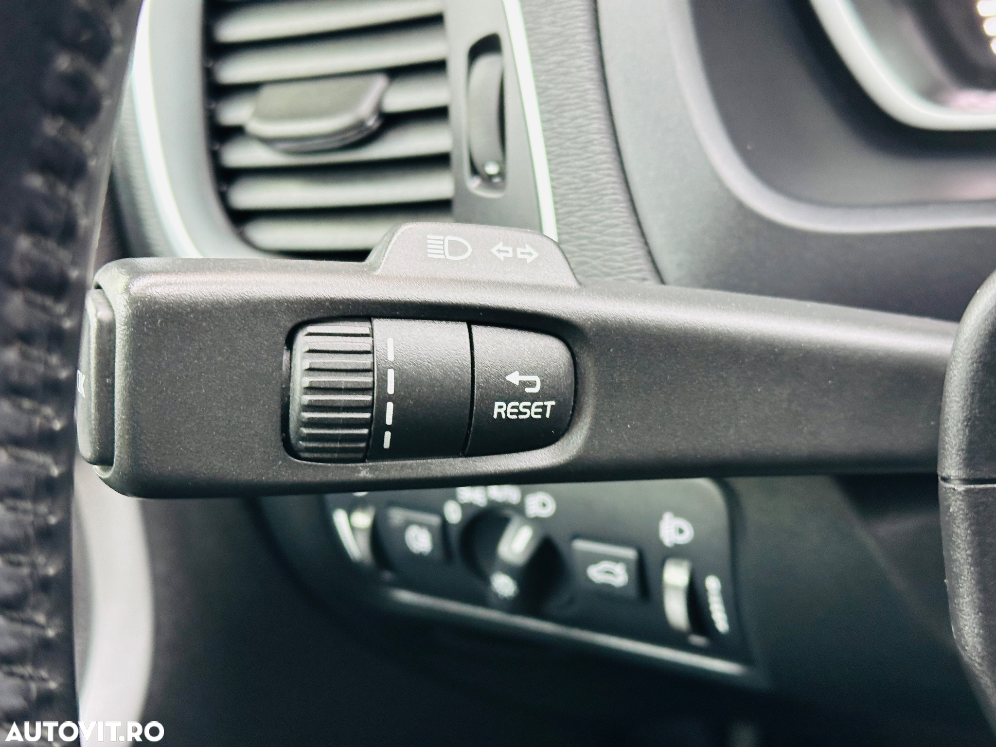 Volvo V40 D2 94g Kinetic - 31