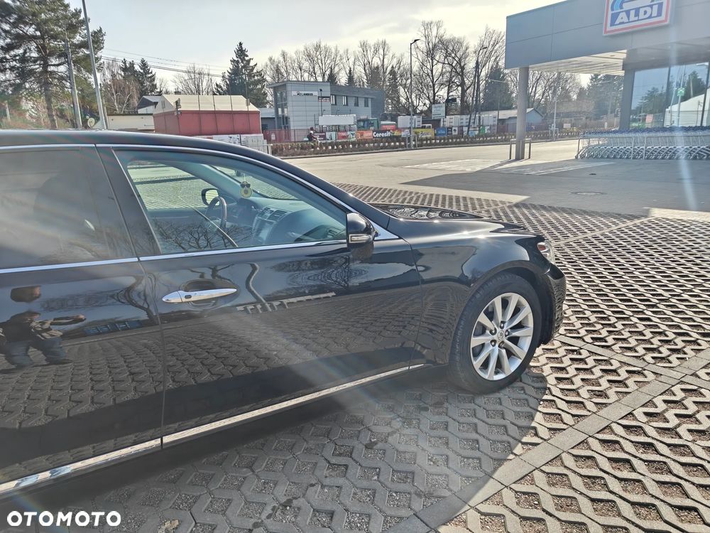 Lexus LS - 9