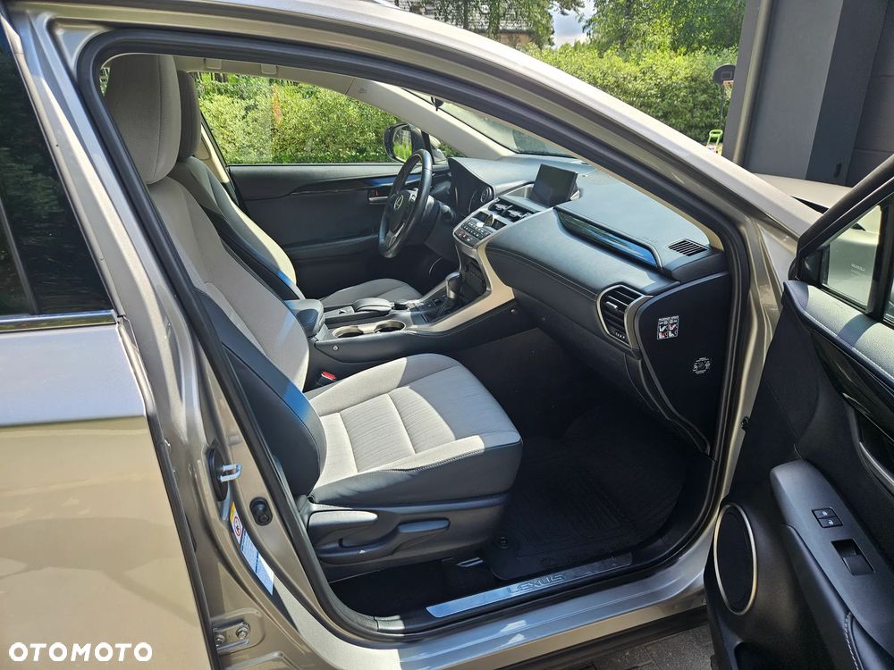 Lexus NX 300h Prestige AWD - 28