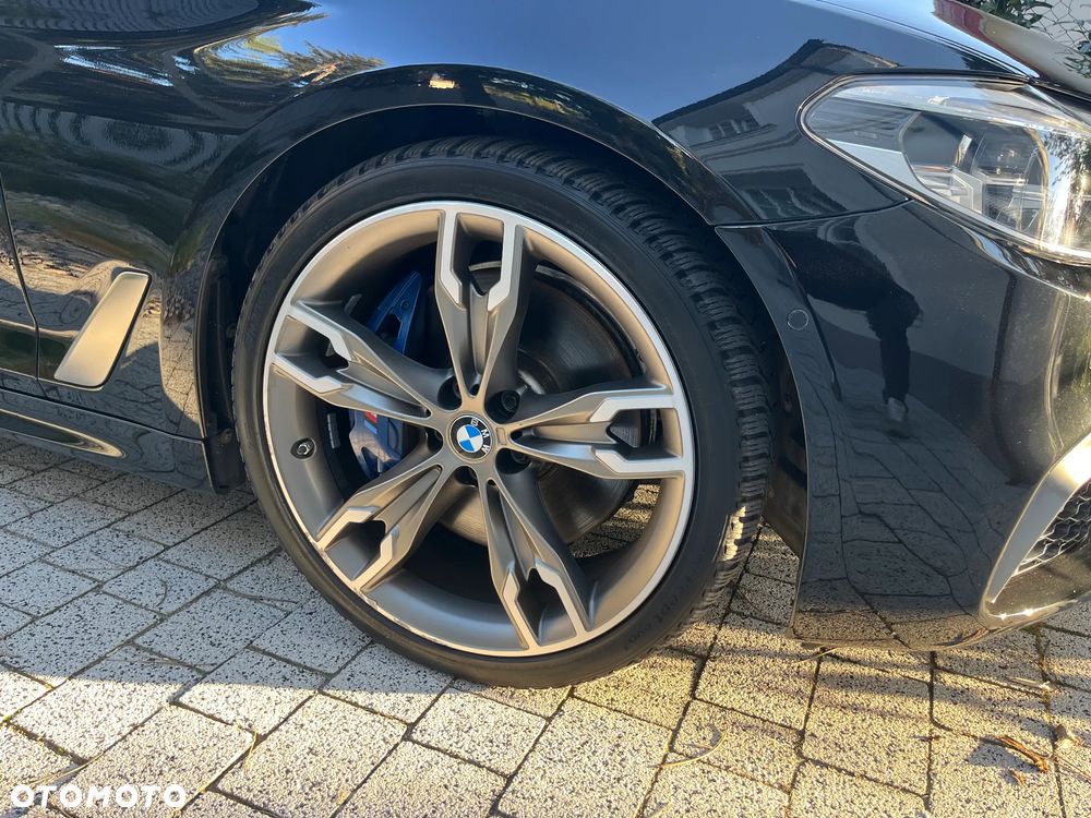 BMW Seria 5 M550i xDrive sport - 12