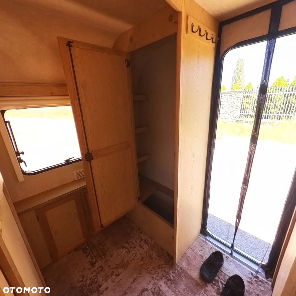 Elddis Sovering - 12