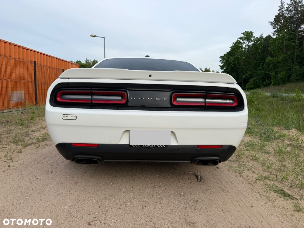 Dodge Challenger - 12