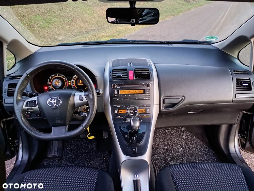 Toyota Auris 1.6 Premium Comfort MS - 10