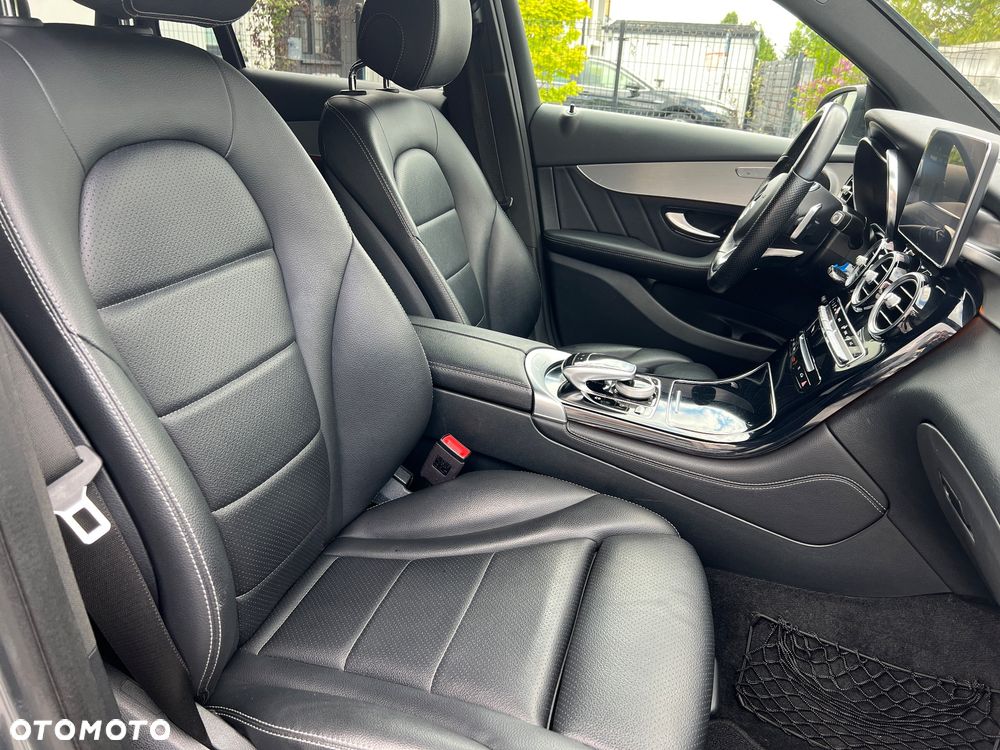 Mercedes-Benz GLC 250 4Matic 9G-TRONIC AMG Line - 19