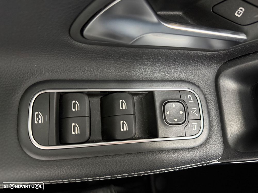 Mercedes-Benz A 180 - 35