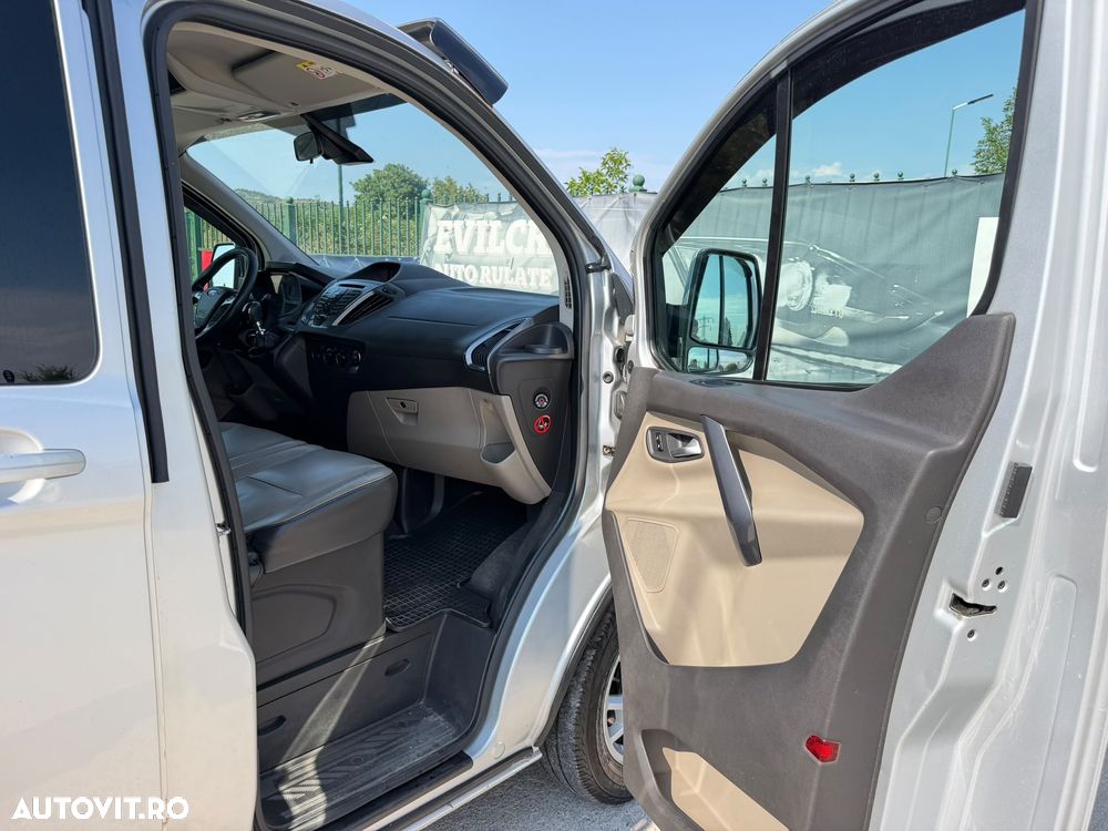 Ford Tourneo Custom - 32
