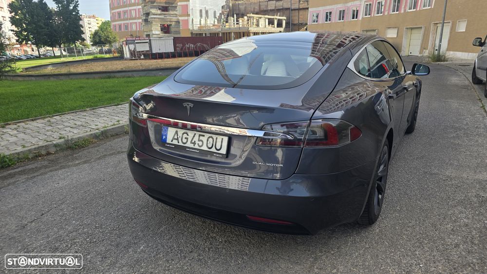 Tesla Model S Long Range - 8