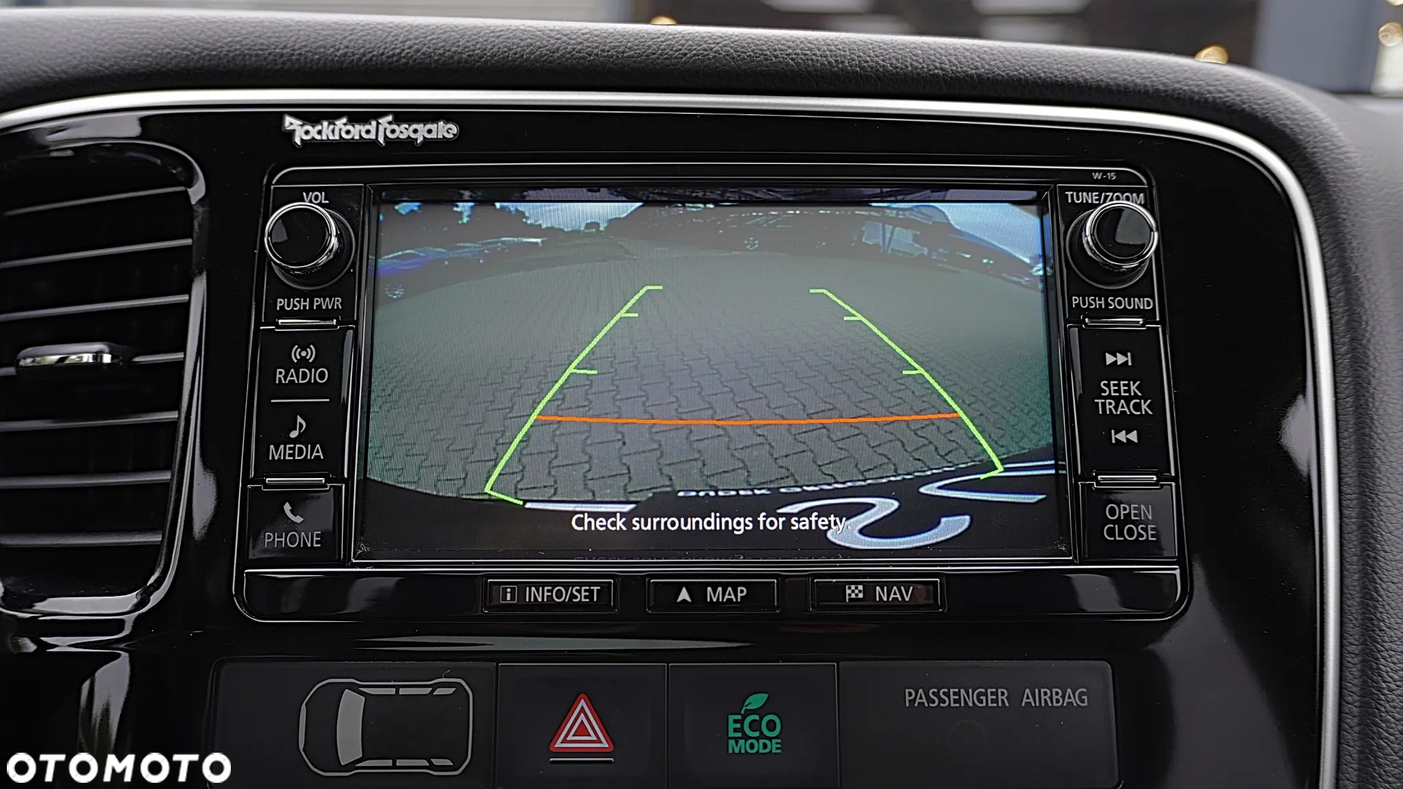 Mitsubishi Outlander 2.0 Intense + Navi 4WD CVT - 24